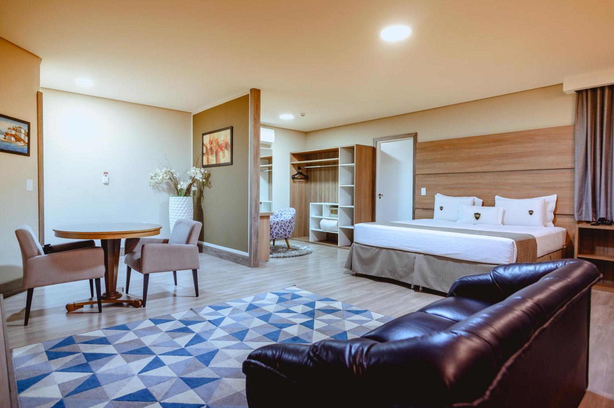 Riellis Center Hotel Botucatu Bagian luar foto